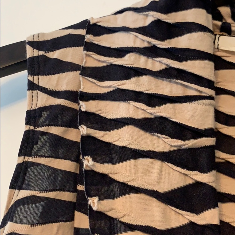 Vest - Picture 5 of 8